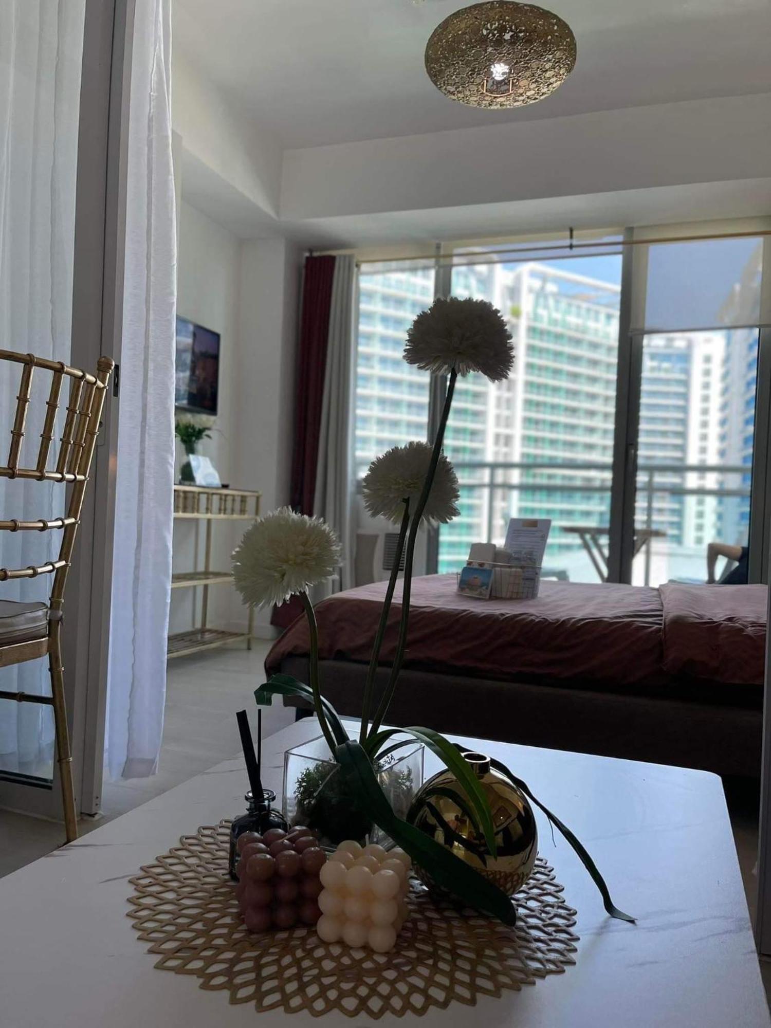 Beach Front Living In The Heart Of The City, Azure Residences 마닐라 외부 사진