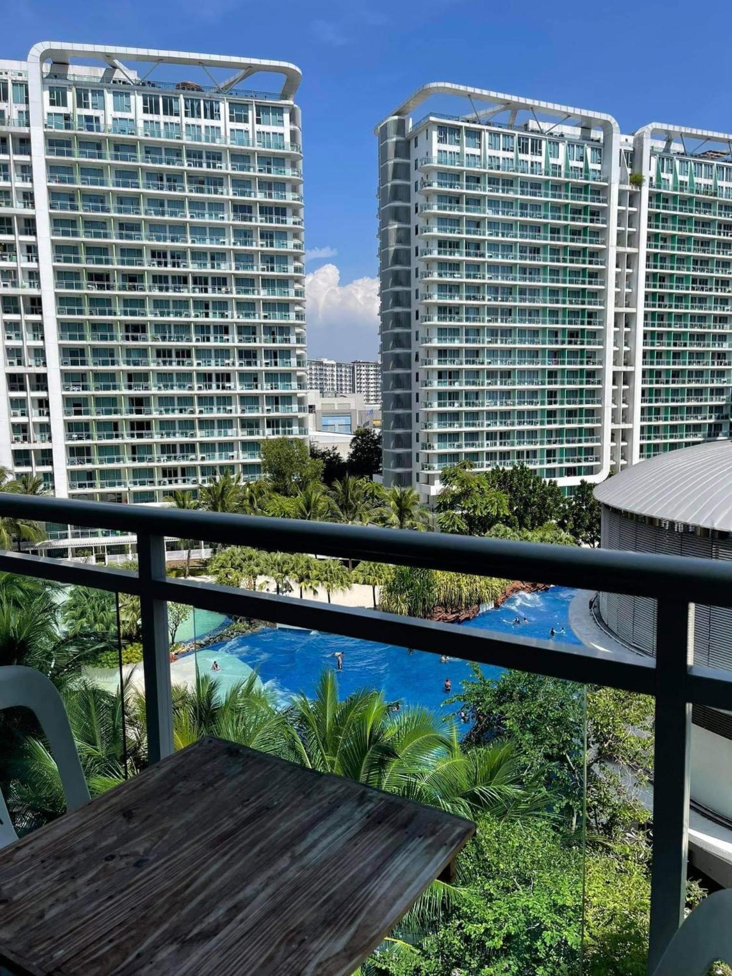 Beach Front Living In The Heart Of The City, Azure Residences 마닐라 외부 사진
