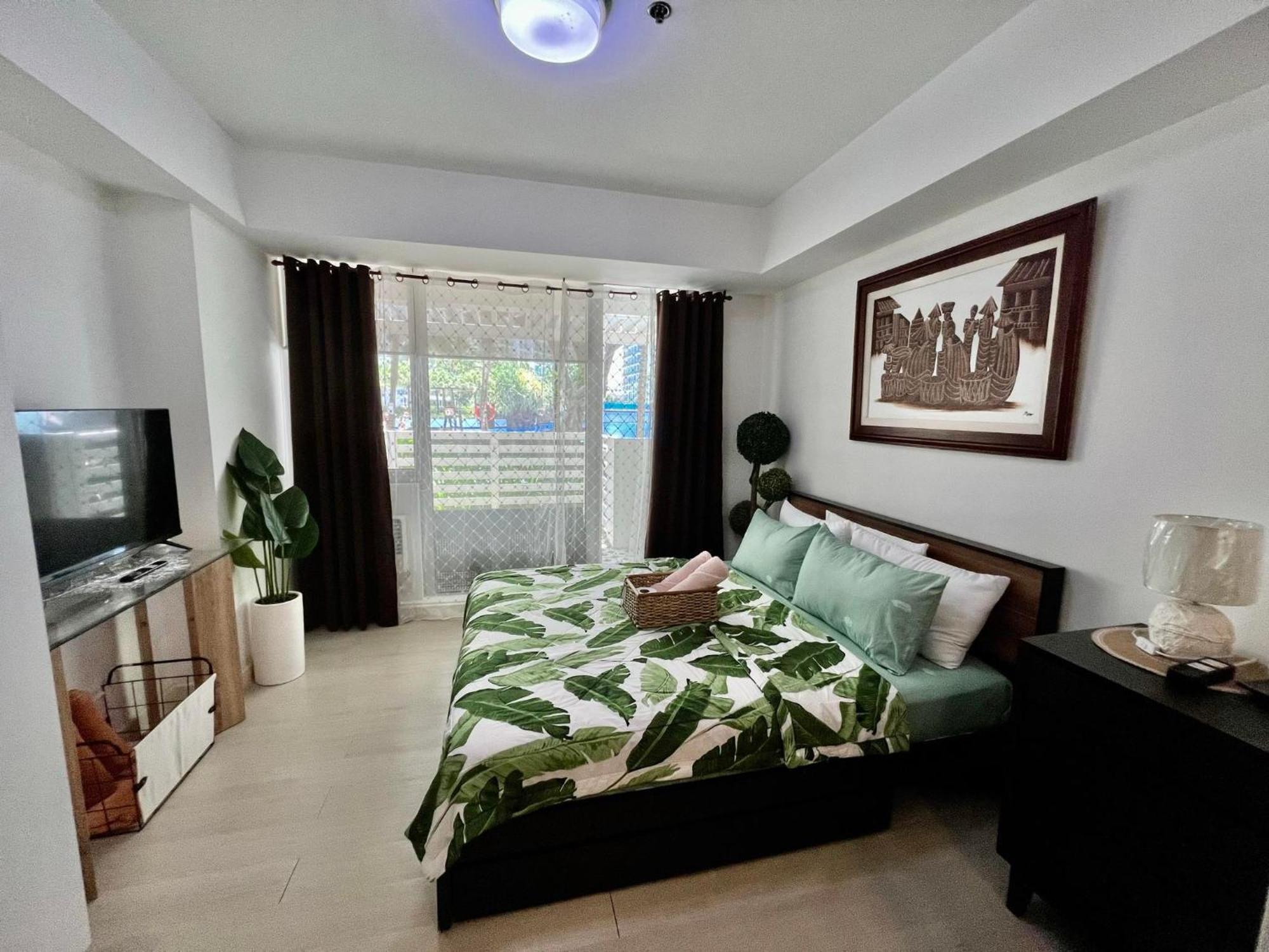 Beach Front Living In The Heart Of The City, Azure Residences 마닐라 외부 사진