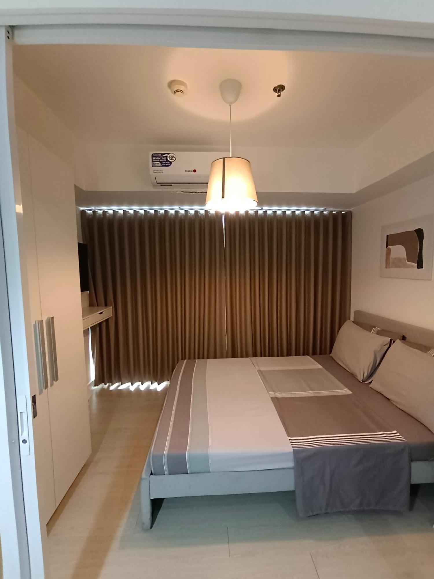 Beach Front Living In The Heart Of The City, Azure Residences 마닐라 외부 사진