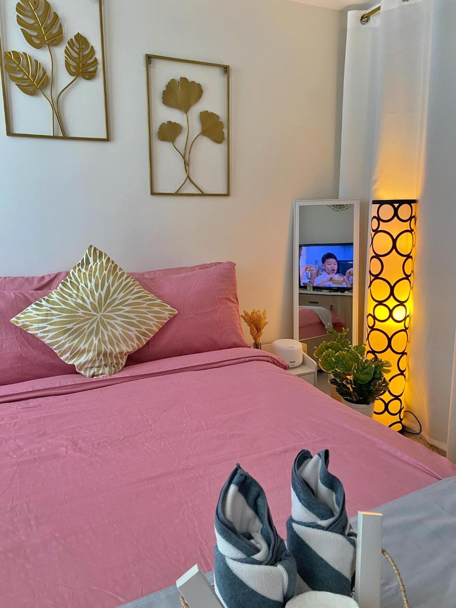 Beach Front Living In The Heart Of The City, Azure Residences 마닐라 외부 사진