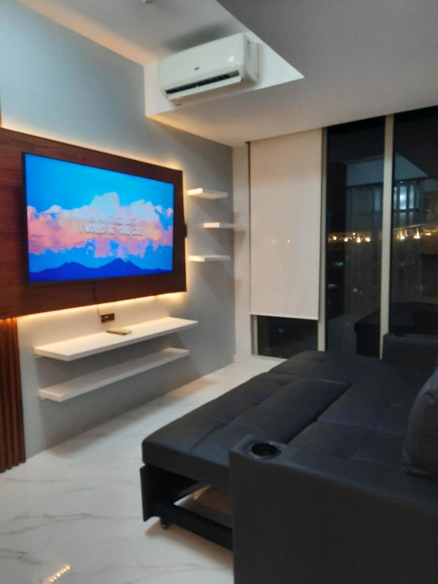 Beach Front Living In The Heart Of The City, Azure Residences 마닐라 외부 사진