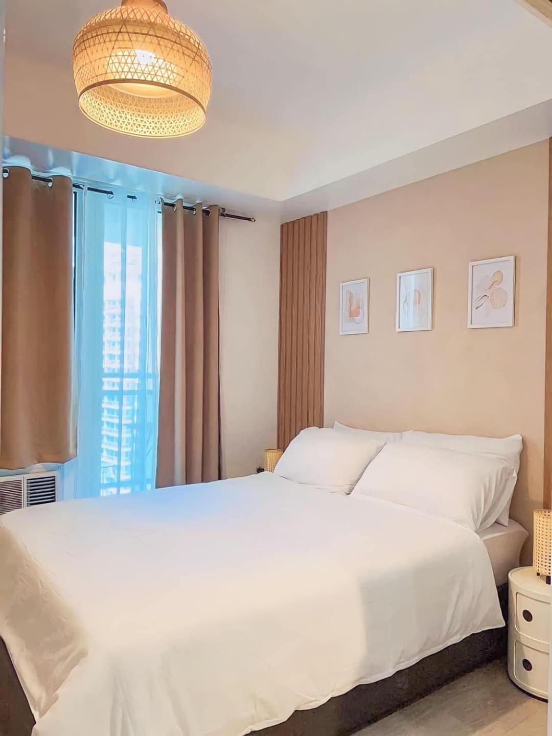 Beach Front Living In The Heart Of The City, Azure Residences 마닐라 객실 사진
