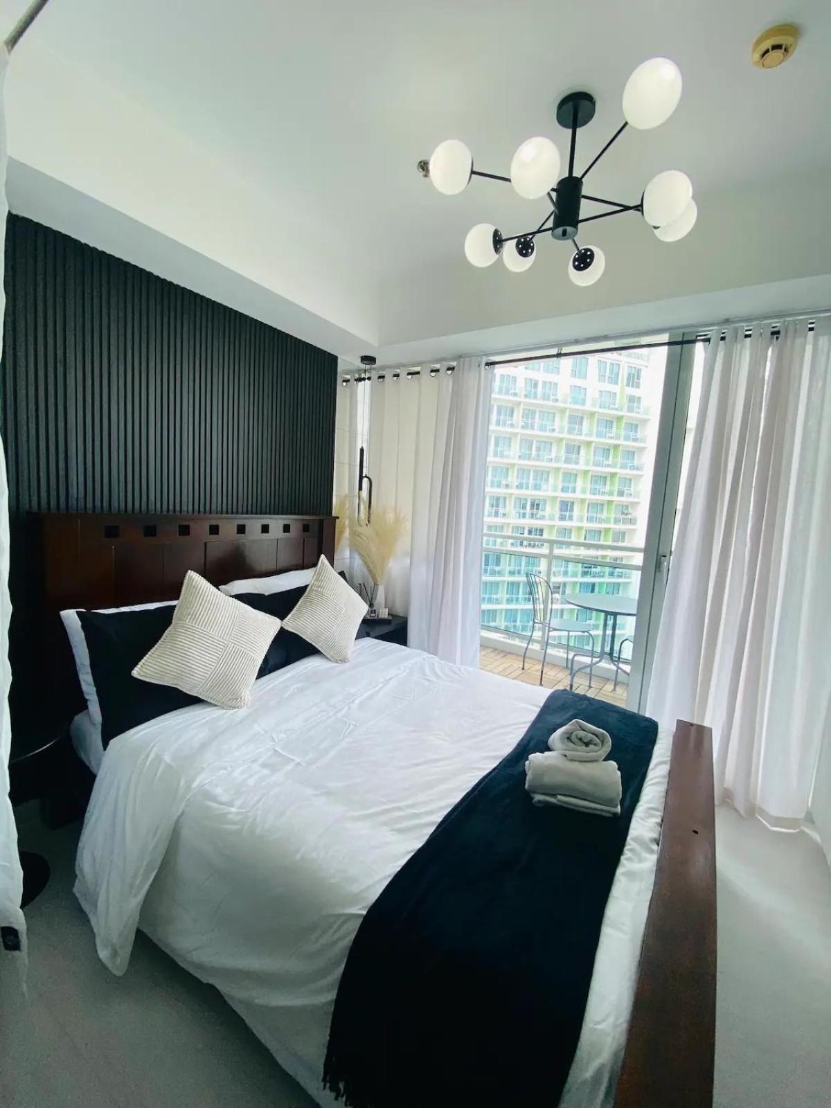 Beach Front Living In The Heart Of The City, Azure Residences 마닐라 외부 사진