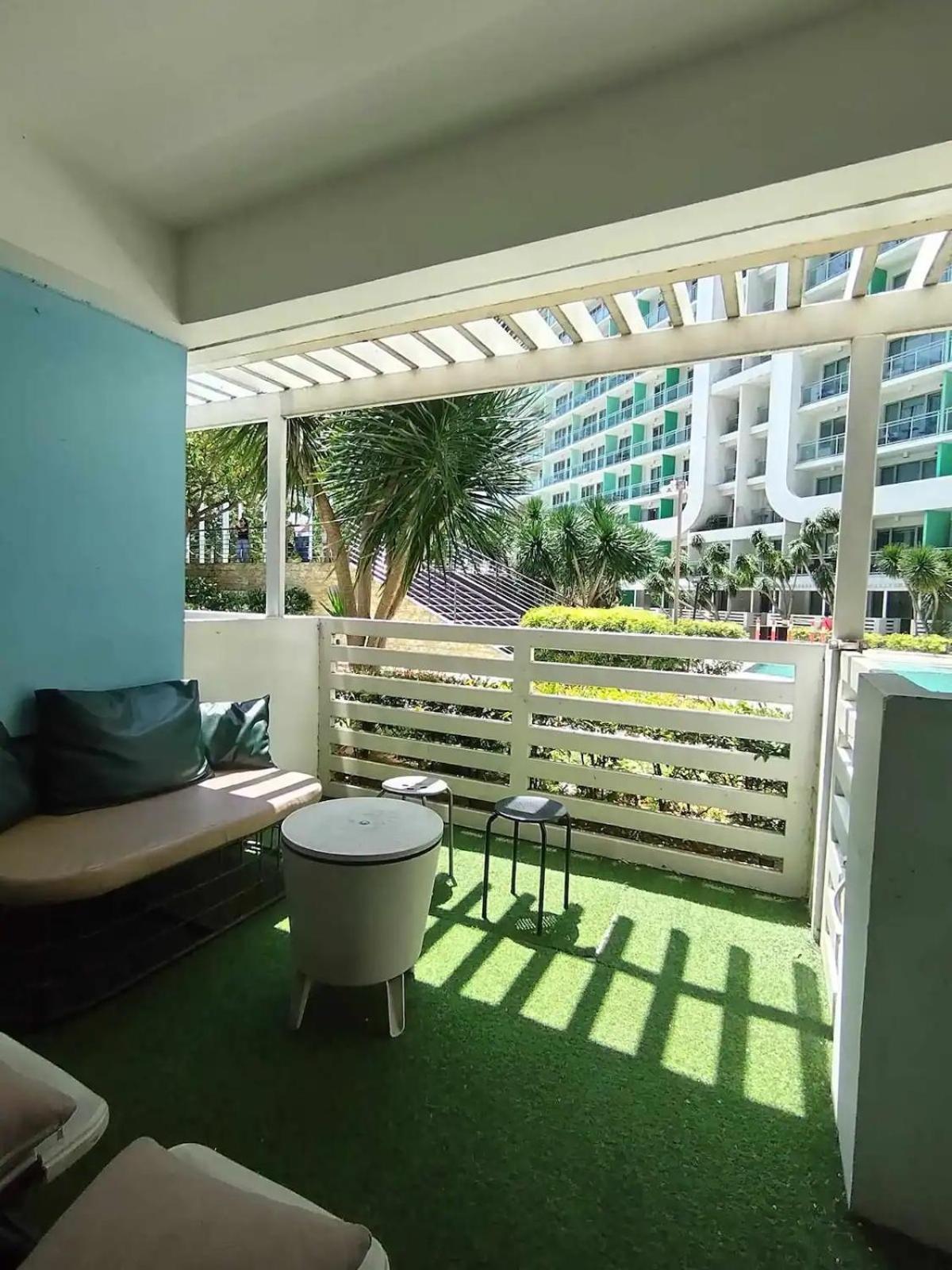 Beach Front Living In The Heart Of The City, Azure Residences 마닐라 외부 사진